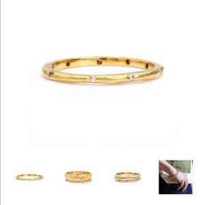 18KT Gold Designer Wedding Band w/ Diamonds-Size 4